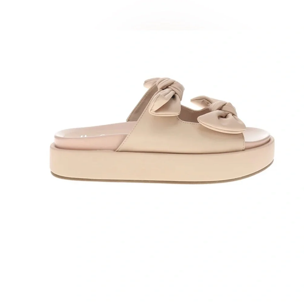 NWB Women's Beige Bow Slip-On Sandals